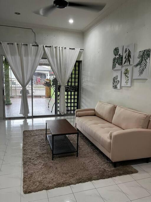 Manjung Modern + Cozy Terrace Home Lumut Exterior photo